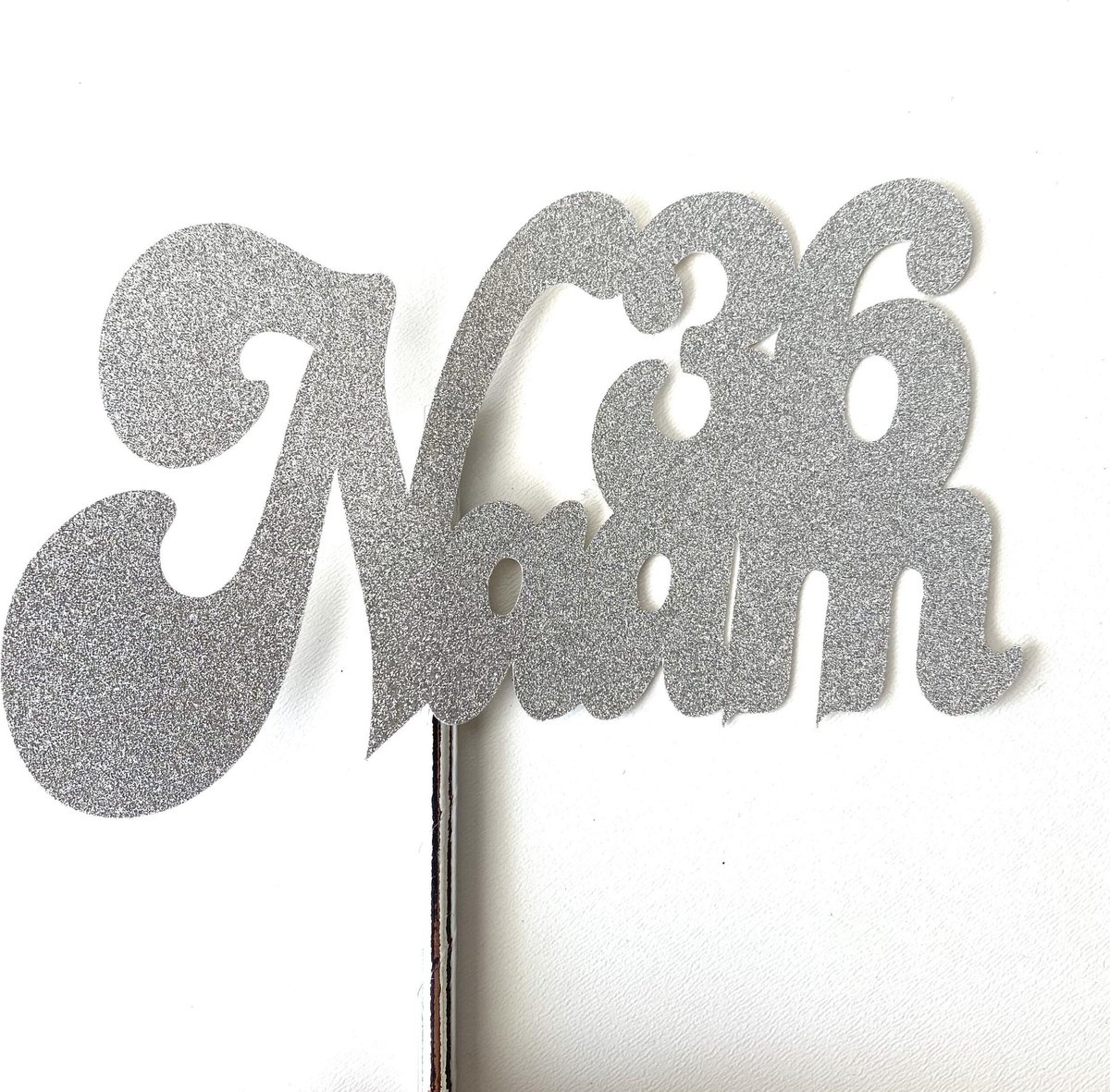 Taarttopper | Cake topper | Teksttopper I Naam en leeftijd| 16 cm | Sierletters | Zilver glitter | karton